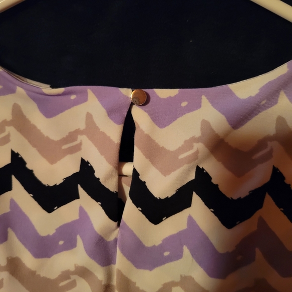 Calvin Klien Sleeveless Top - Picture 2 of 4